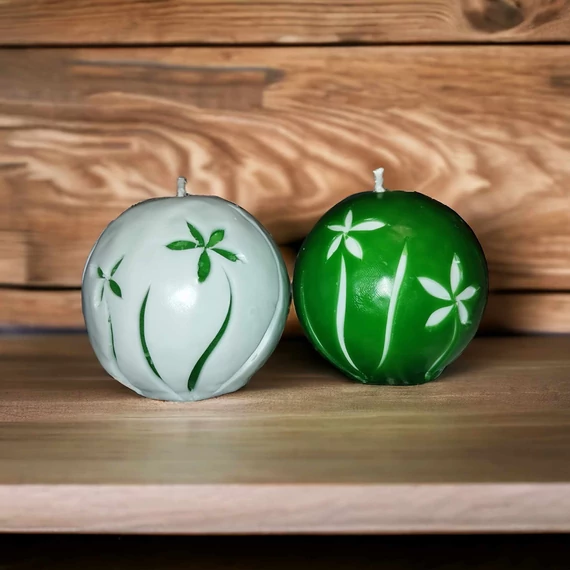 Virágos gömb faragott gyertya